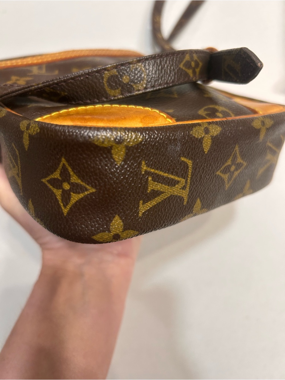 Authentic Louis Vuitton Brown Monogram Crossbody Bag with flaw - Picture 8 of 16